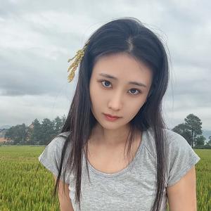 李小莉日常头像