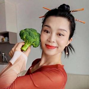 小月营养师会跳舞 头像