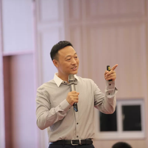 窦昆邀你品托管 头像