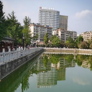 君临兴龙湖 头像