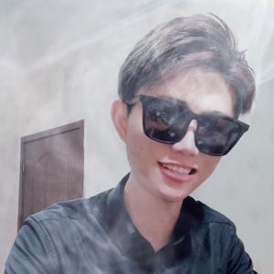 爱玩手机的益达 头像