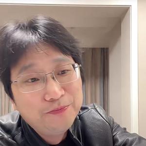买电梯爱生活的卡叔 头像