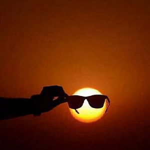 戴墨镜的夕阳 头像