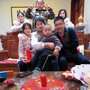 伍个孩子的妈妈 头像