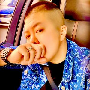 熙哥挺住_ 头像
