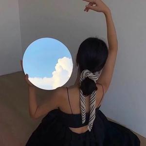 盒子里的猫 头像