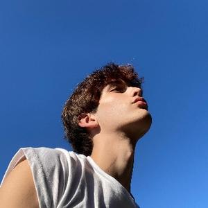 用户1263973785210 头像