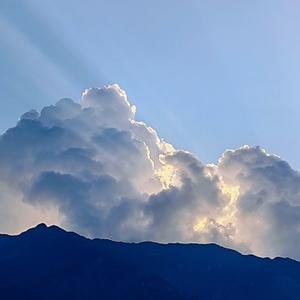 左手的蓝山