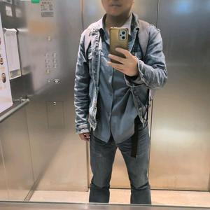 咬银的三板斧 头像