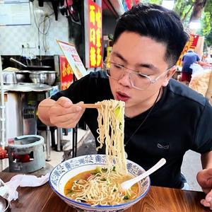 小张在路上 头像