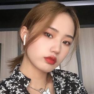 伦敦圈层小白妹妹 头像