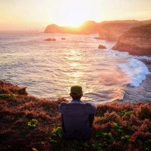 肖何月下追河工
