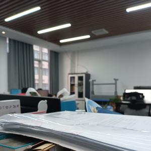 山谷欣然迎接清爽凉风 头像