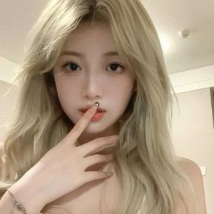 诗诗文案集 头像