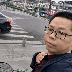 骑自行车送外卖吴老师 头像