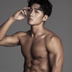 演员史元庭（王虎崩鸡本人） 头像