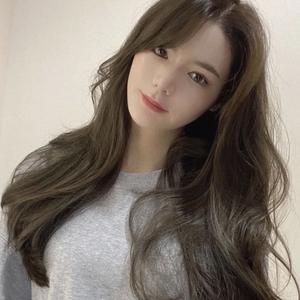 田野中拥抱麦浪 头像
