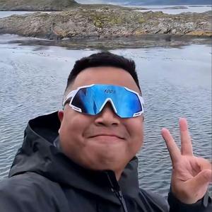 蓝战非和世界 头像