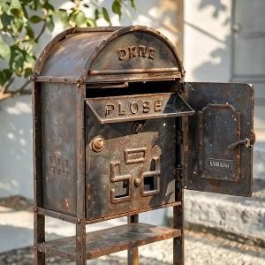 在湖畔月夜中吹奏笛声 头像