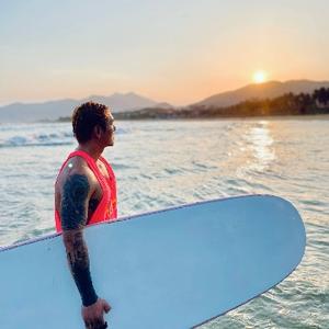 小刘不踏步 头像