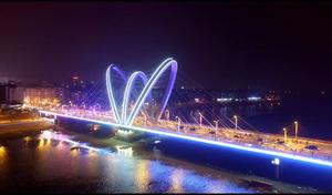 溪边沉醉听溪流 头像