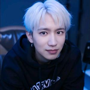 LT轻描淡写 头像