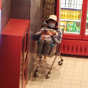 18岁冷艳继父 头像