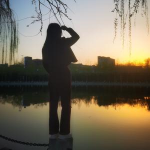 用诗写生活 头像