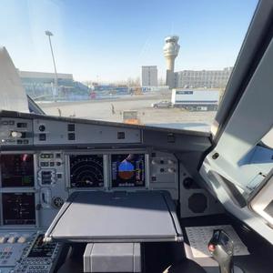 梦想开飞机的冰块 头像