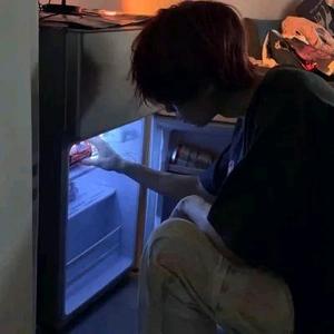 知岁安 头像