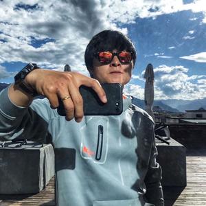 开车露营的帅子 头像