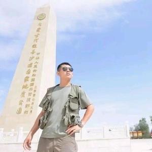 顽石&何碧 头像