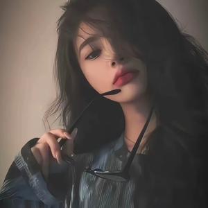 森林里倾听的耳麦 头像