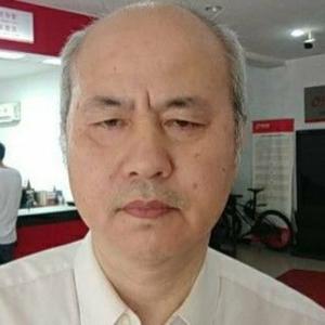 悠闲自得的老玩童