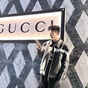 霆家看世界 头像